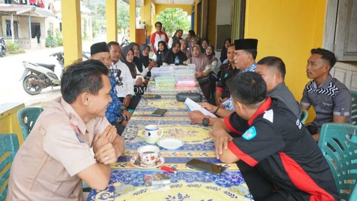 Wan Siswandi saat melakukan temu ramah dengan masyarakat. (foto : kominfona)
