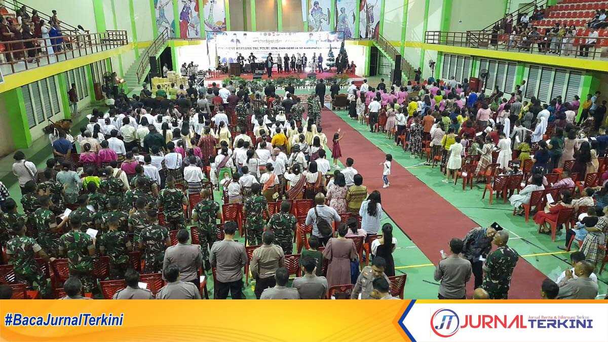 Perayaan Natal Oikumene TNI-Polri, ASN dan gereja se-Kabupaten Karimun di GOR Badang Perkasa, Karimun, Sabtu (6/1/2024). (JurnalTerkini.id/jansen)