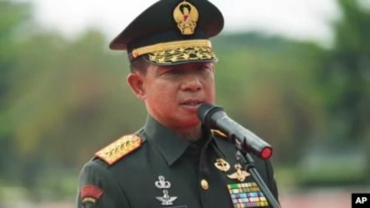 panglima TNI Agus Subiyanto Panglima TNI Agus Subiyanto berbicara kepada media di Jakarta (foto: dok VOA).