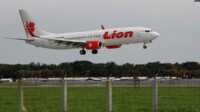 pesawat boeing FILE - Pesawat Boeing 737-800 milik maskapai penerbangan Lion Air bersiap mendarat di bandara Sukarno-Hatta, Jakarta, 30 Januari 2013. (REUTERS/Enny Nugraheni)