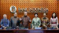 suku bunga acuan bank indonesia 6 persen Gubernur Bank Sentral Indonesia Perry Warjiyo berbicara kepada awak media, sebelum konferensi pers bersama para deputinya, di Kantor Pusat Bank Indonesia di Jakarta, 17 Januari 2024. (REUTERS/Willy Kurniawan)