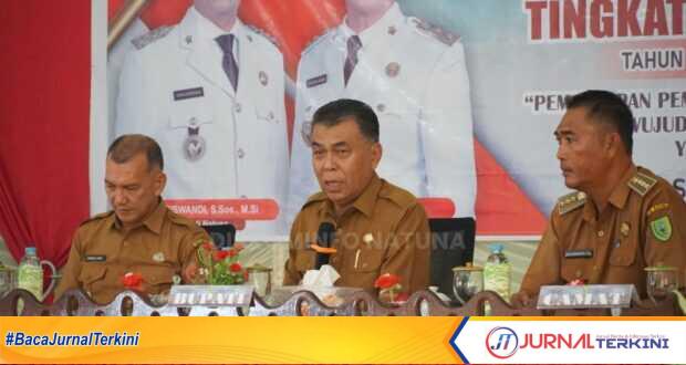 Bupati Natuna, Wan Siswandi saat membuka Musrenbang Kecamatan Serasan. (foto : Diskominfo Natuna)