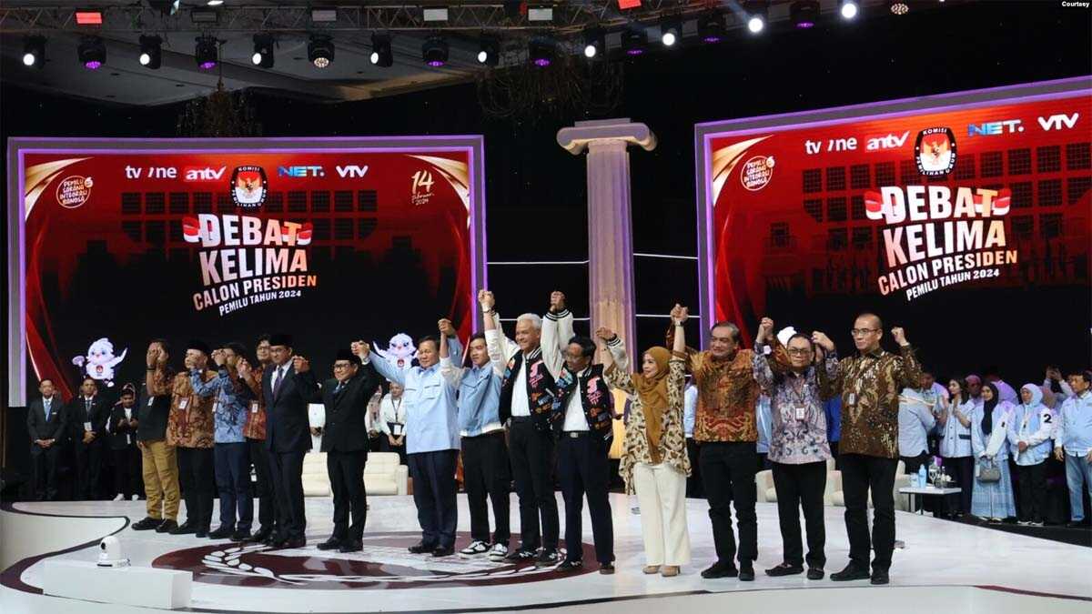 Tiga pasang capres-cawapres mengikuti debat kelima atau debat terakhir di Jakarta, hari Minggu (4/2/2024). Courtesy : TPN Prabowo-Gibran