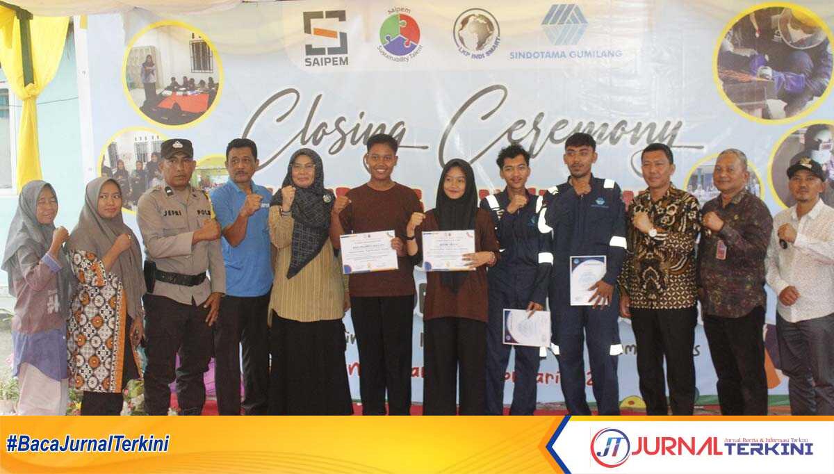 kampong pendidikan digelar saipem karimun Foto bersama sejumlah pejabat dan manajemen PT Saipem dengan peserta Workshop Kampong Pendidikan di Desa Pangke, Kecamatan Meral Barat bulan lalu. (jurnalterkini.id/edy)