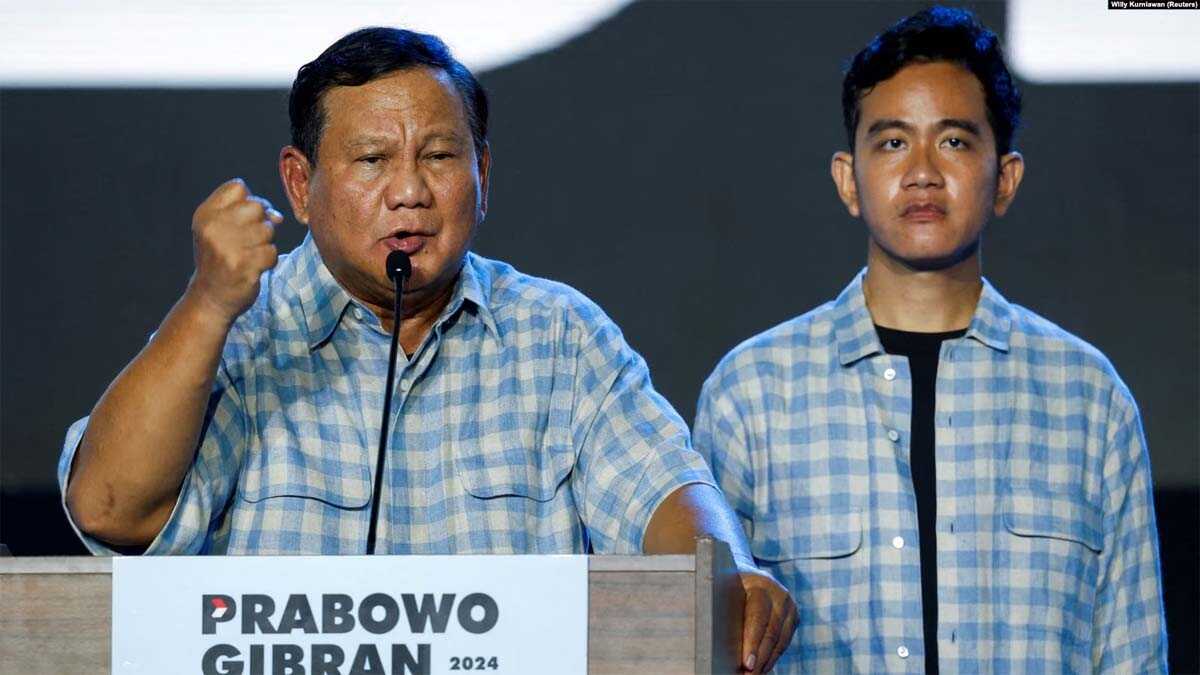 Calon presiden Prabowo Subianto, menyampaikan pidato bersama pasangannya Gibran Rakabuming Raka saat acara peninjauan hasil pemilu di Jakarta, 14 Februari 2024. (Foto: REUTERS/Willy Kurniawan)