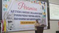 Bupati Karimun Aunur Rafiq memberikan sambutan dalam acara peresmian alat CT Scan dan Mamografi RSUD Muhammad Sani, Tanjung Balai Karimun, Selasa (6/2/2024). (jurnalterkini.id/edy)