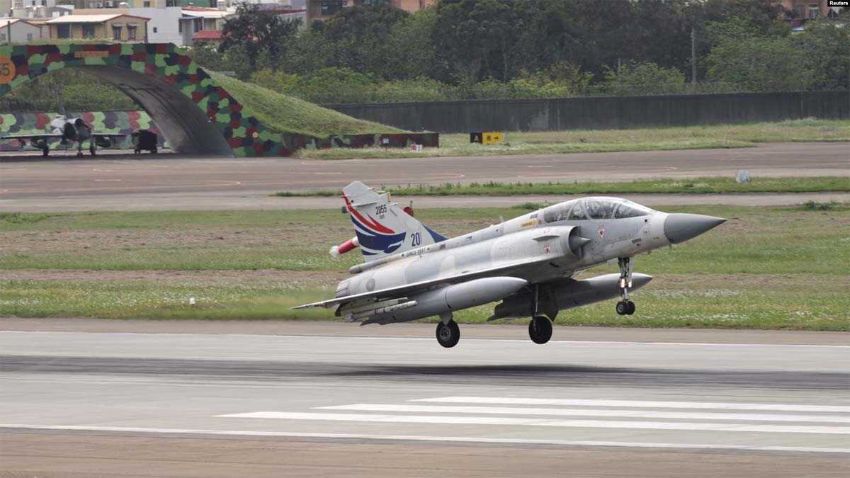 pesawat mirage ILUSTRASI - Pesawat Mirage 2000-5 Angkatan Udara Taiwan mendarat di Pangkalan Udara Hsinchu di Hsinchu, Taiwan 9 April 2023. (REUTERS/I-Hwa-Cheng)