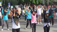 KPU Karimun menggelar senam sehat Jingle Pemilu 2024 di Panggung Putri Kemuning, Coastal Area, Tanjung Balai Karimun, Sabtu (10/2/2024). (jurnalterkini.id/edy kencana)
