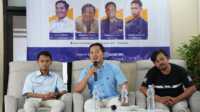 Ketua PWI Kabupaten Pamekasan (Tengah), saat menjadi pemateri di salah satu acara. (Dok. Istimewa)