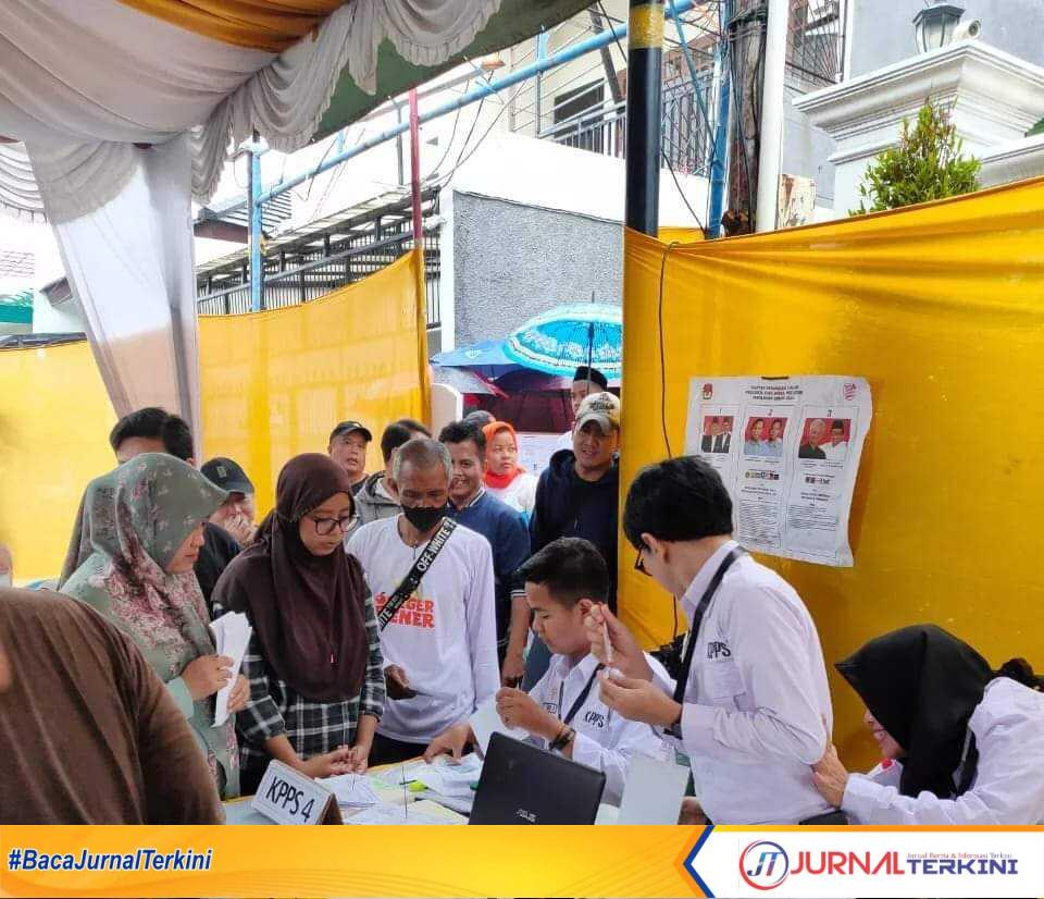 Petugas KPPS saat melaksanakan tugas pada pemilu 2024. (https://jurnalterkini.id/Fiki)