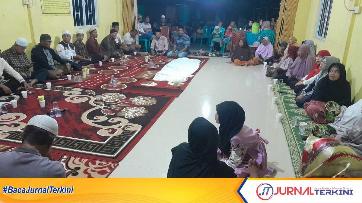 Kerukunan Keluarga Daerah Pariaman (KKDP) menggelar pengajian dan doa bersama menyambut bulan suci Ramadhan di Sekretariat KKDP di Orari, Tanjung Balai Karimun, Selasa (5/3/2024) malam. (jurnalterkini.id/rusdi)