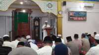 safari Ramadhan Bupati Karimun di masjid al Furqan Tebing Bupati Karimun Aunur Rafiq memberikan taushiyah di sela kegiatan safari Ramadhan di Masjid Al Furqan, Kelurahan Tebing, Kecamatan Tebing, Minggu (17/3/2024). (jurnalterkini.id/yog)
