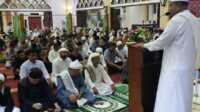 safari ramadhan bupati karimun di masjid agung1 Bupati Karimun memberikan taushiyah jelang shalat tarawih di sela Safari Ramadhan di Masjid Agung, Senin (11/3/2024) malam. (jurnalterkini.id/edy kencana)