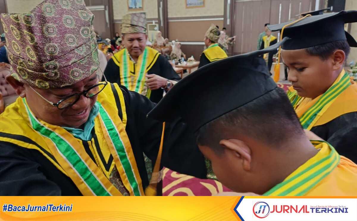 sekda wisuda santri
