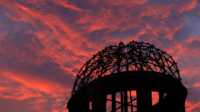 siluet kubah bom atom di jepang FILE - Siluet Kubah Bom Atom saat matahari terbenam di Hiroshima, Jepang bagian barat, 5 Agustus 2013. (Foto AP)