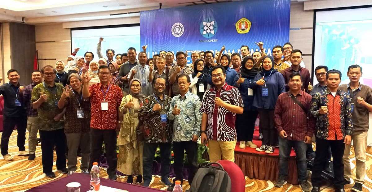 Para penguji UKW UPN Veteran Yogyakarta saat penutupan UKW yang difasilitasi Dewan Pers di Banjarmasin Kalimantan Selatan tahun 2023 lalu. (Foto: LUKW UPN Veteran Yogyakarta)