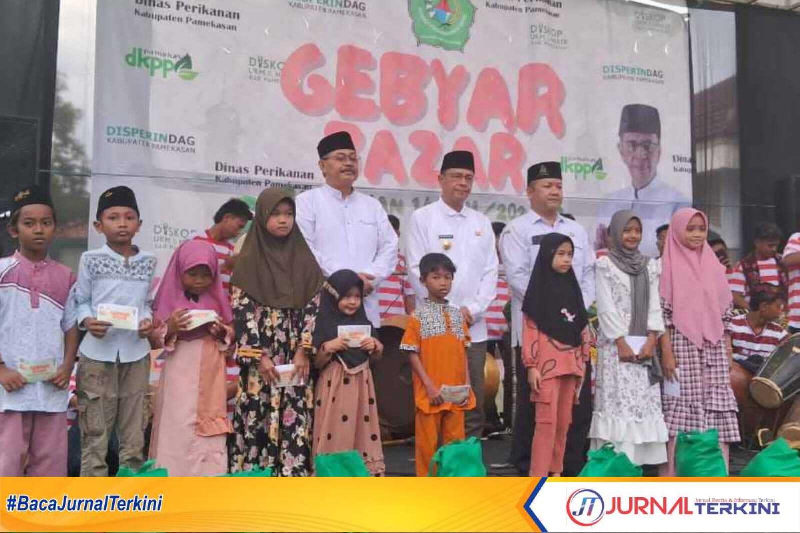 Pj Bupati saat santuni anak yatim bertepatan dengan diremikannya Gebyar Ramadhan (jurnalterkini.id/fiki)