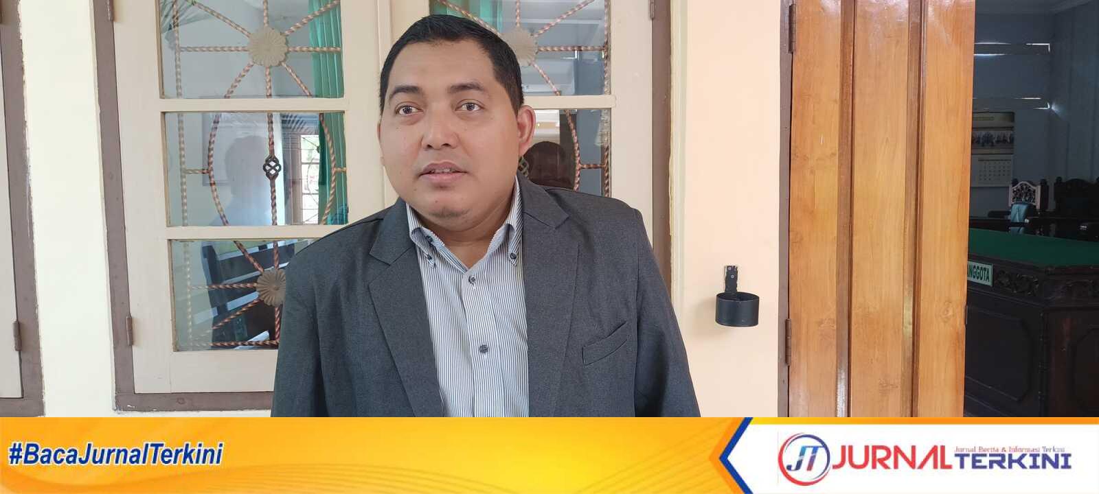 IMG20240404115931 Ach. Supyadi, Kuasa Hukum Nenek Bahriyah saat dimintai keterangan usai penundaan sidang pembuktian di Pengadilan Negeri Pamekasan. (jurnalterkini.id/fiki)