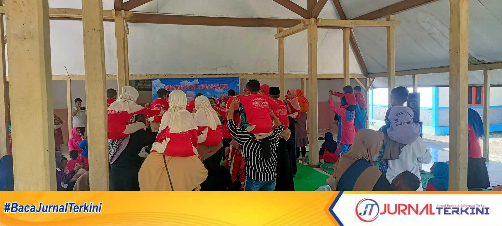 IMG20240430093948 Pranowo Sukses hibur TKS Pertiwi Galis dengan pola permainan khasnya dalam acara Outbound Parenting, di Aula Korwil Disdikbud Kecamatan Galis, Kab. Pamekasan. (jurnalterkini.id/fiki)