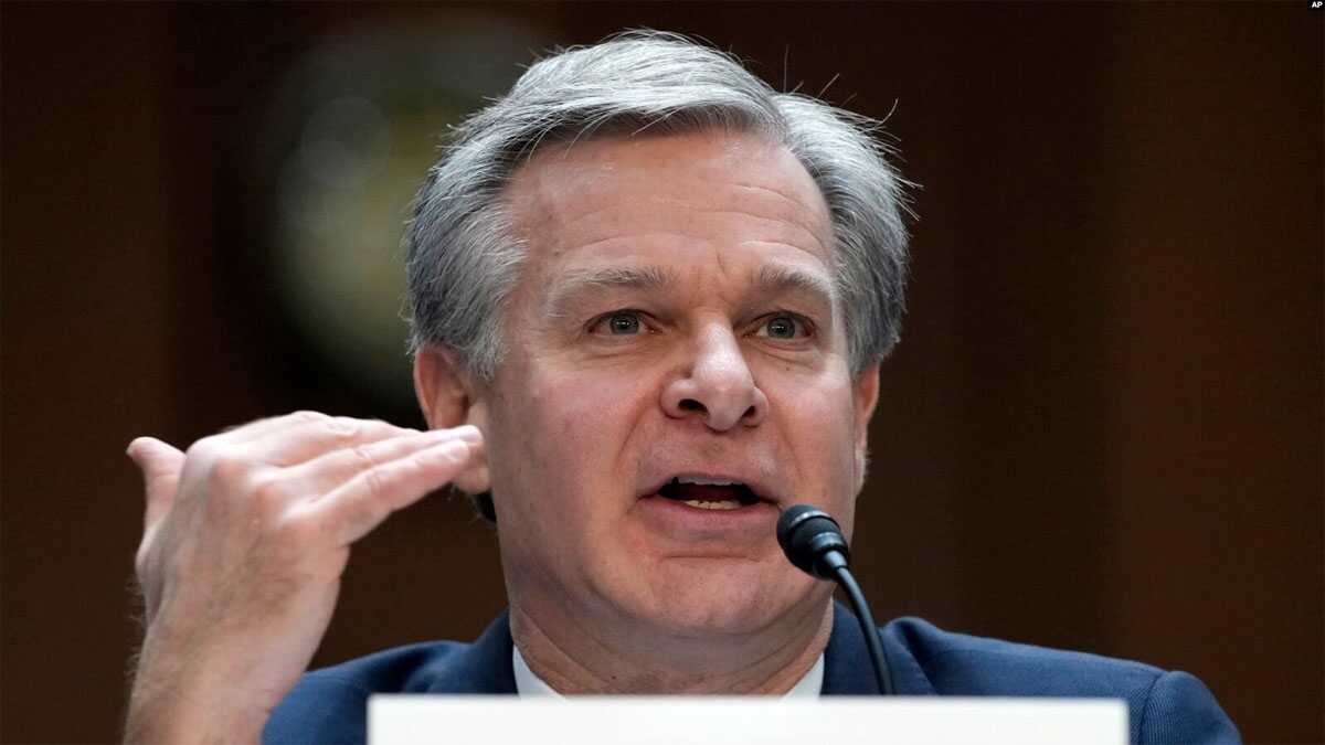 direktur fbi-1 Direktur FBI Christopher Wray bersaksi di depan dewan pengawas Komite Yudisial Senat dalam dengar pendapat di Capitol Hill di Washington, 5 Desember 2023. (Foto: AP)