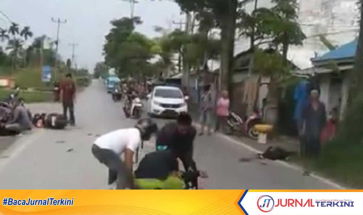 kecelakaan di tembilahan Kecelakaan lalulintas di Parit 4 Jalan Provinsi, Kelurahan Tembilahan Barat, Kecamatan Tembilahan Hulu, Kabupaten Indragiri Hilir (Inhil) pada H-1 jelang Hari Raya Idul Fitri 1445 Hijriah, Selasa (09/4/2024). (jurnalterkini.id/abdullah)