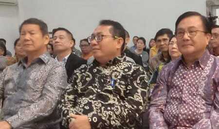 Ketua Umum SMSI Firdaus (tengah). (foto: SMSI)