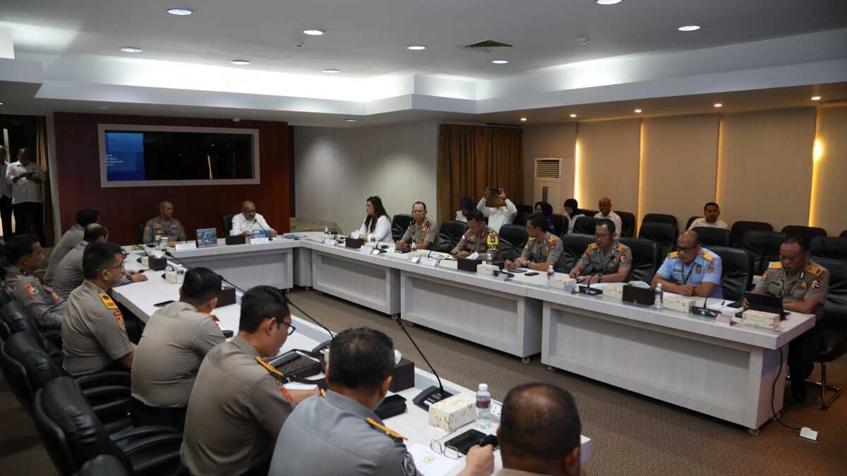 Pertemuan Sespimti 33 Pokjar V, Irjen. Pol. Tomex Korniawan dengan BP Batam dipimpin Wakil Kepala BP Batam Purwiyanto  di Gedung Marketing Center BP Batam, Senin (22/4/2024). (foto: Humas BP Batam)