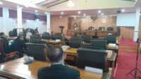 Rapat paripurna DPRD Karimun dengan agenda pidato pengantar LKPJ Bupati Karimun 2023 yang dihadiri Wakil Bupati Karimun Anwar Hasyim di Gedung DPRD Karimun, Selasa (2/4/2024). (jurnalterkini.id/yogi)