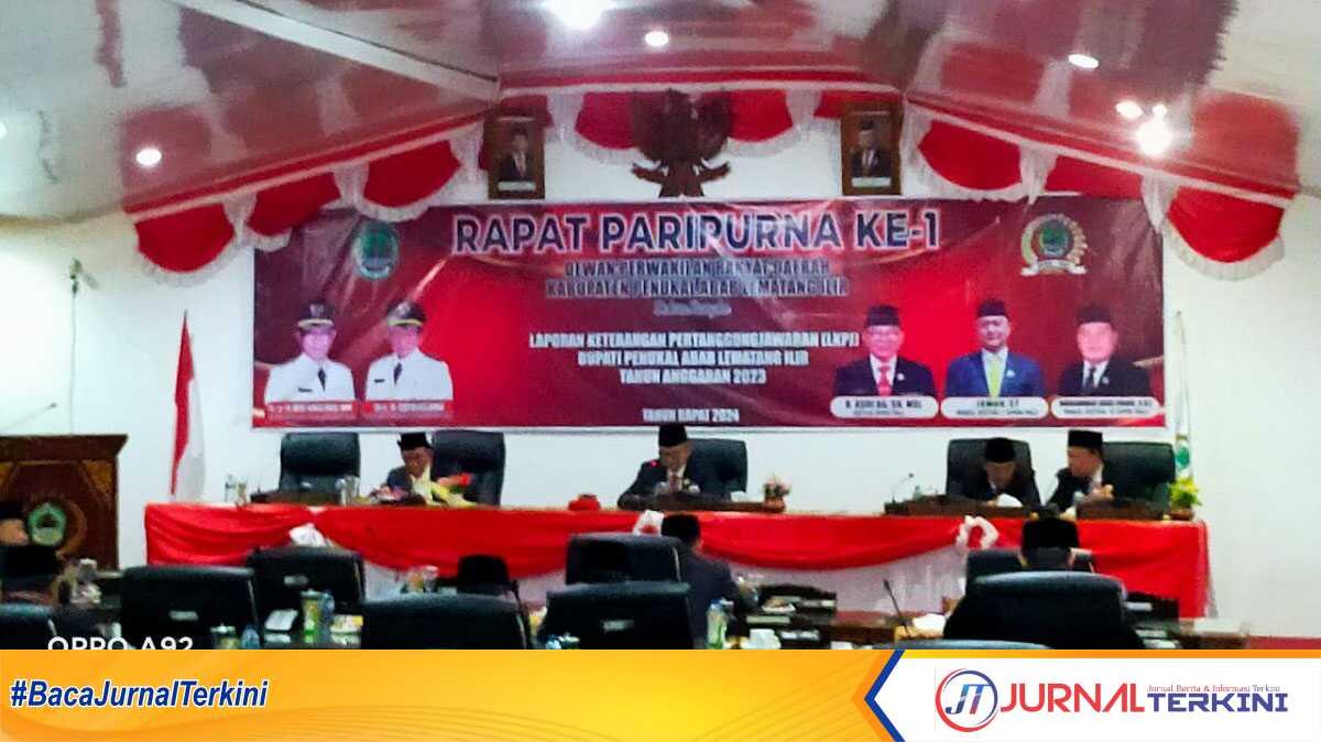 Pimpinan DPRD Kabupaten Penukal Abab Lematang Ilir (PALI) memimpin rapat paripurna membahas Laporan Keterangan Pertanggungjawaban (LKPJ) Bupati PALI tahun anggaran 2023 Senin, (29/04/2024). (jurnalterkini.id/alam budi kesuma)