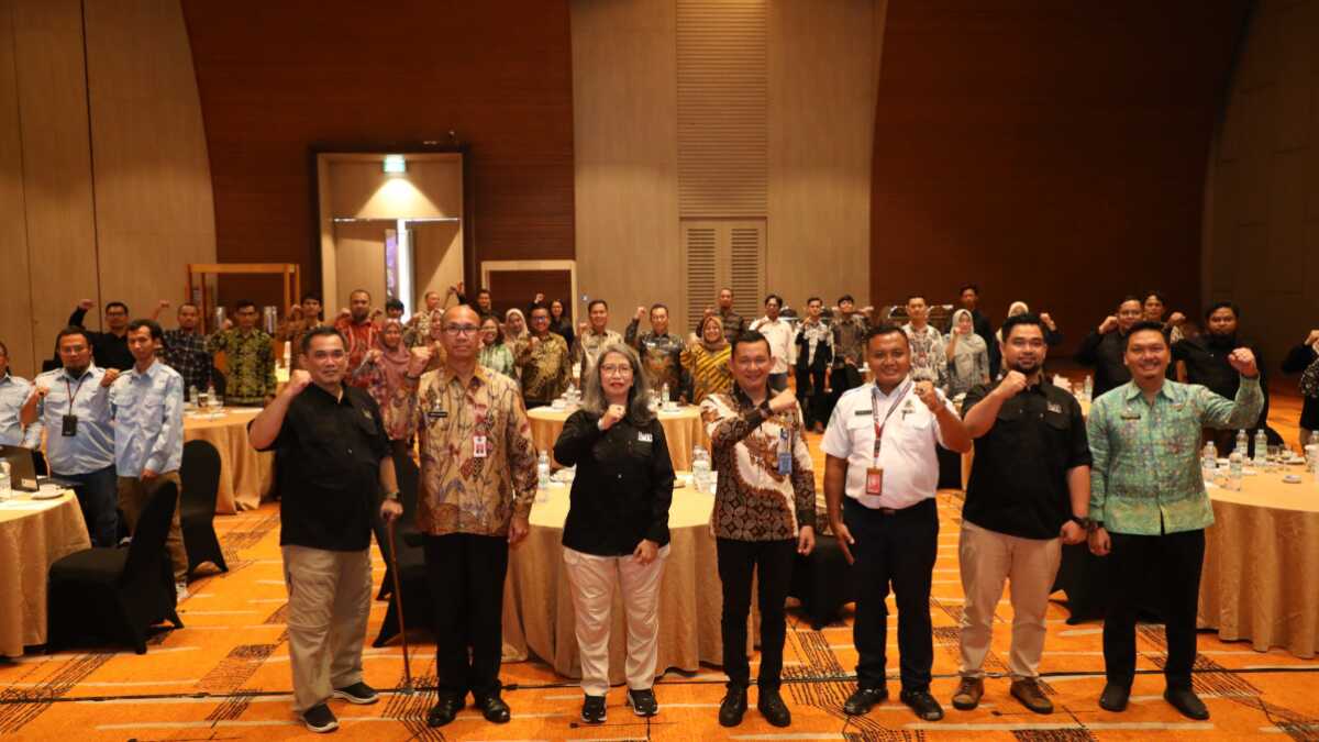Foto bersama para narasumber dan peserta FGD yang digelar Pusat Data dan Sistem Informasi (PDSI) BP Batam Novotel Palembang-Hotel & Residence, Kamis (16/5/2024). (foto: Humas BP Batam)