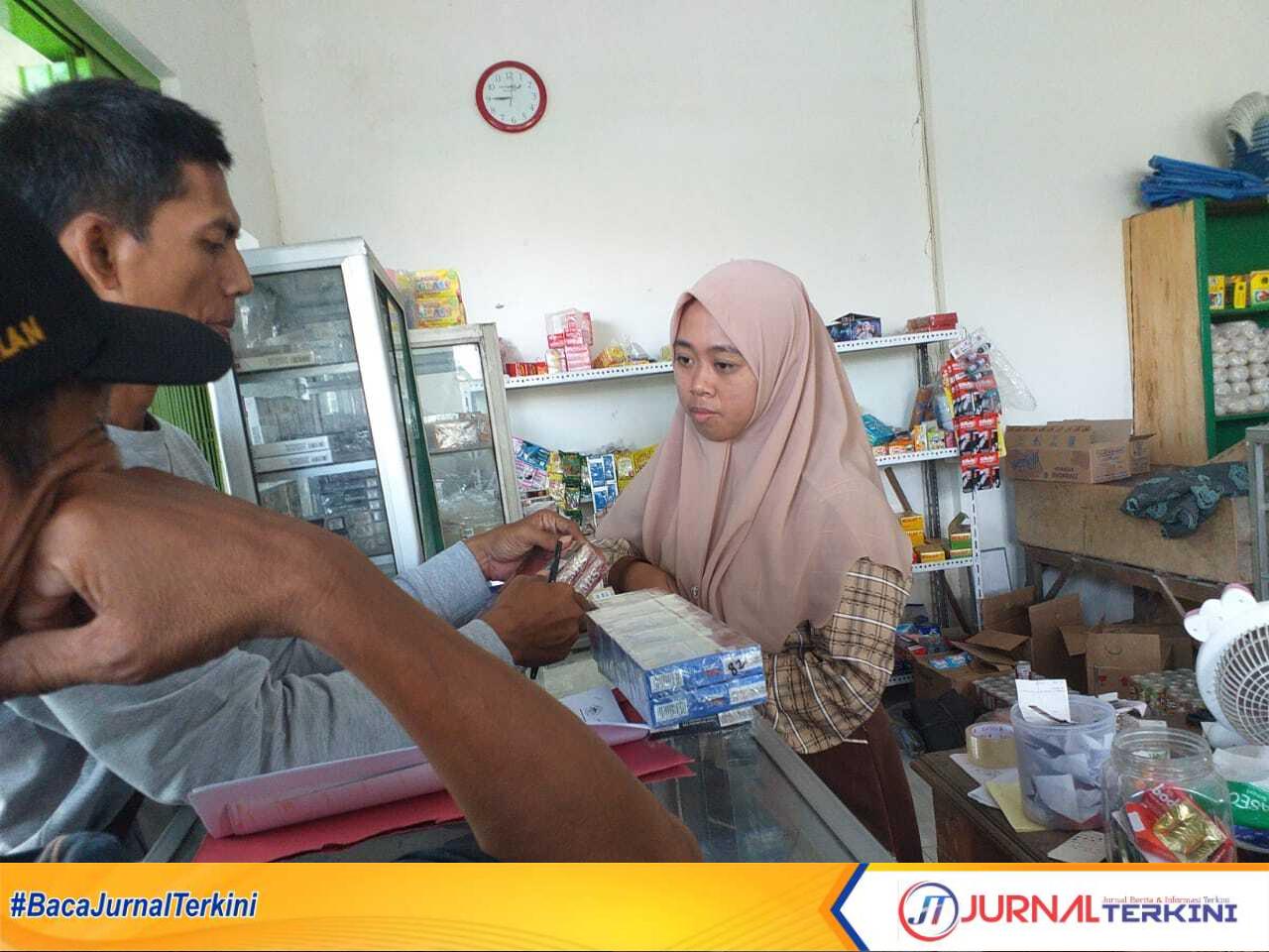 IMG-20240501-WA0030 Satpol PP dan Damkar Kab. Pamekasan rutin gelar sosialisasi di 13 Kecamatan, dalam memberantas perrdaran rokok ilegal. (jurnalterkini.id/fiki)