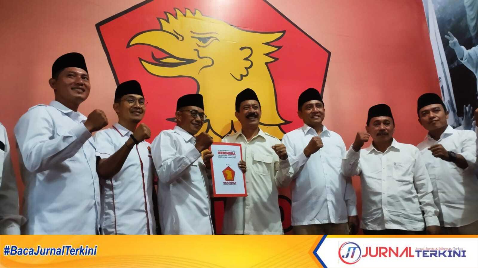 IMG-20240528-WA0110 Fattah Jasin saat mendatangi Kantor DPC Partai Gerindra Pamekasan. Selasa,28/5/24. (jurnalterkini.id/fiki)