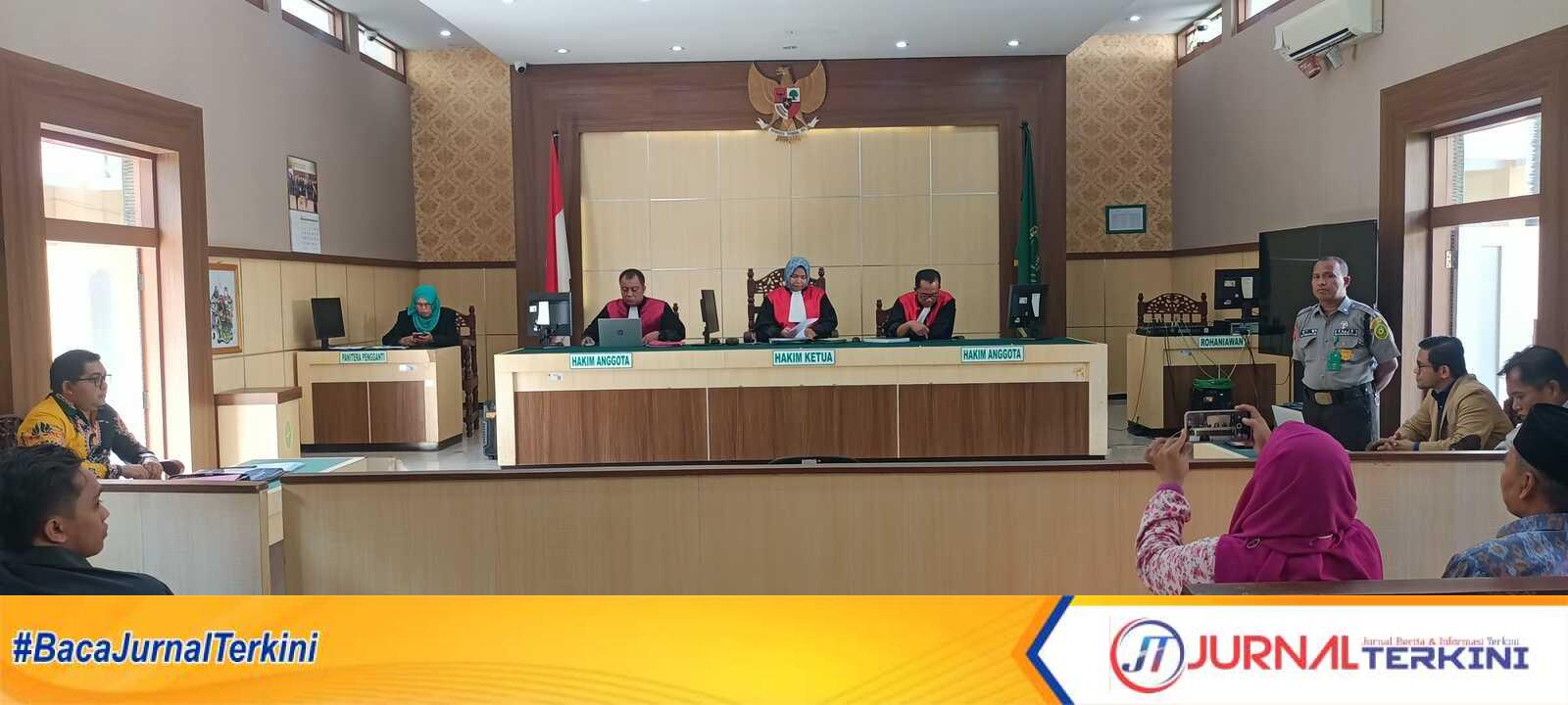Proses sidang sengketa tanah Nenek Bahriyah dan Sri Suhartatik di Pengadilan Negeri Pamekasan. jurnalterkini.id/fiki