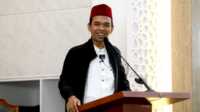 Ustadz Abdul Somad tausiyah di Masjid BJ Habibie BP Batam Ustadz Abdul Somad (UAS) mengisi Tausiyah Ba’da Zuhur (Tadabur) di Masjid BJ Habibie BP Batam, Kamis (2/5/2024). (Foto: Humas BP Batam)