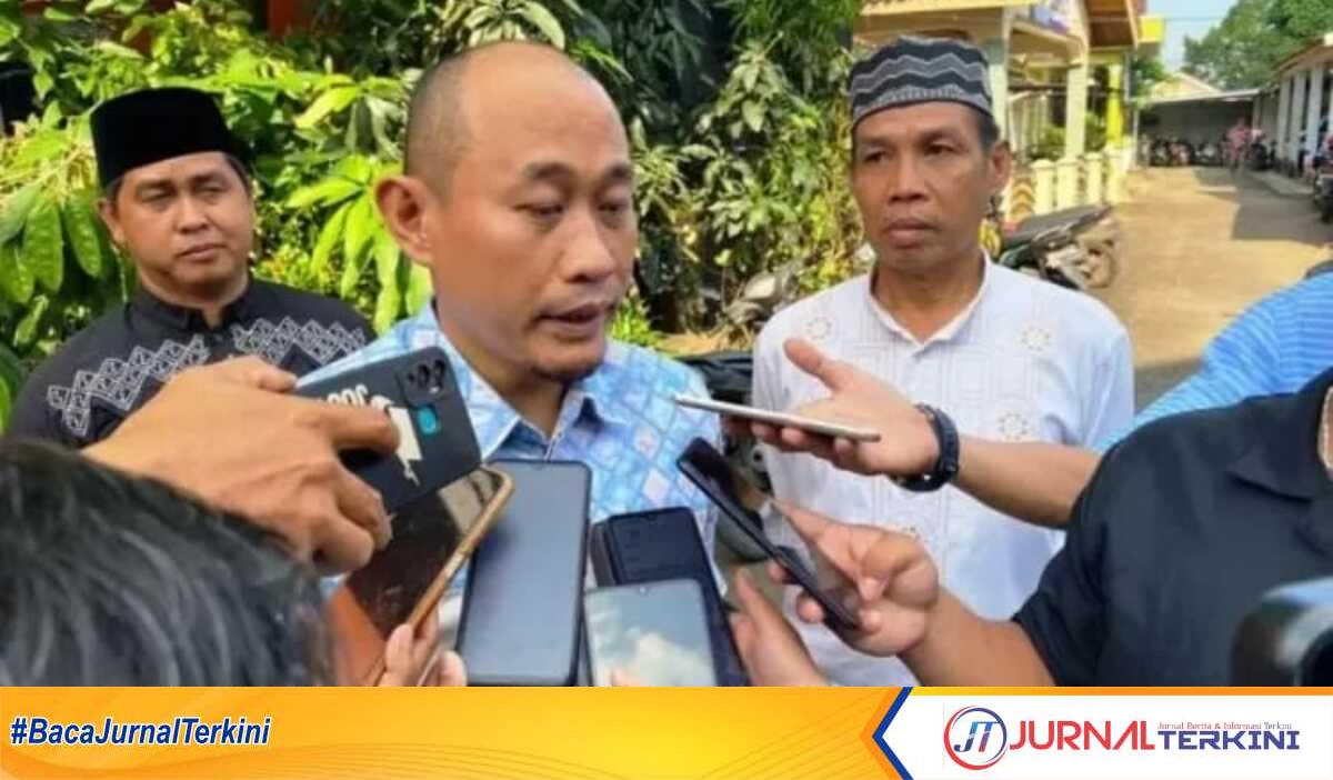 Bakal Calon Wali Kota Lubuklinggau, H. Rachmat Hidayat diwawancara wartawan, Kamis (23/5/2024). (jurnalterkini.id/alam budi kesuma)