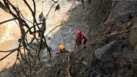 banjir bandang di sumbar Upaya pencarian korban juga turut melibatkan tim penyelamat dari daerah, kepolisian, militer, dan relawan. (Foto: Humas Kantor Pencarian dan Pertolongan Padang)