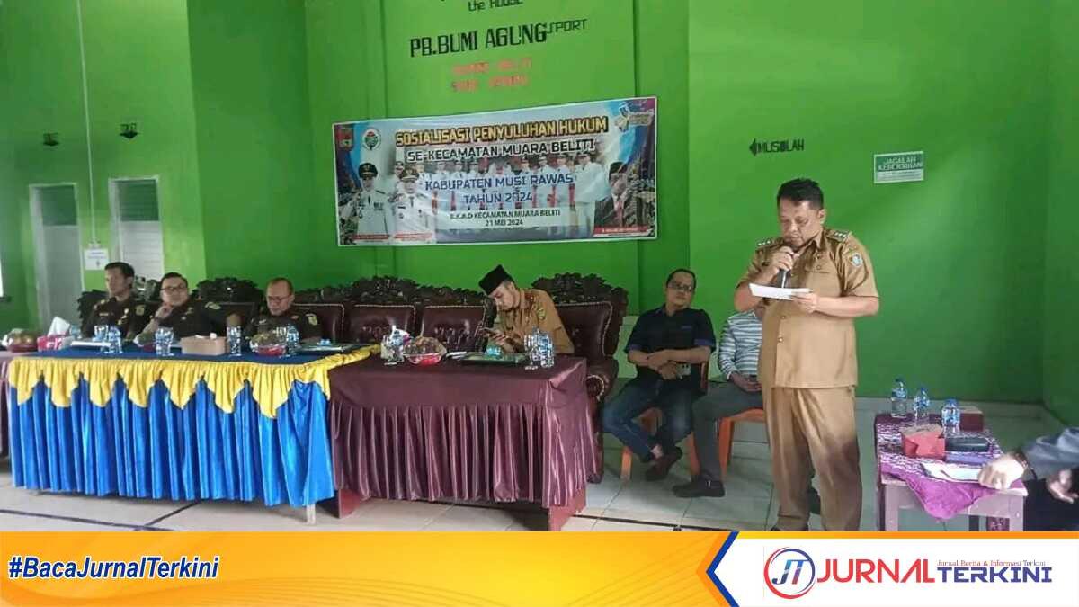 camat muara beliti sosialisasi penyuluhan hukum-1 Camat Muara Beliti, Supriadi membuka sosialisasi penyuluhan hukum se-Kecamatan Muara Beliti tentang pengelolaan Alokasi Dana Desa di Desa Bumi Agung, Selasa (21/05/2024) (jurnalterkini.id/alam budi kesuma).