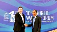 elon musk dan presiden jokowi Presiden Jokowi Berjabat tangan dengan Elon Musk di sela-sela acara World Water Forum (WWF) di Bali, Senin (20/5/2024) (biro Setpres)