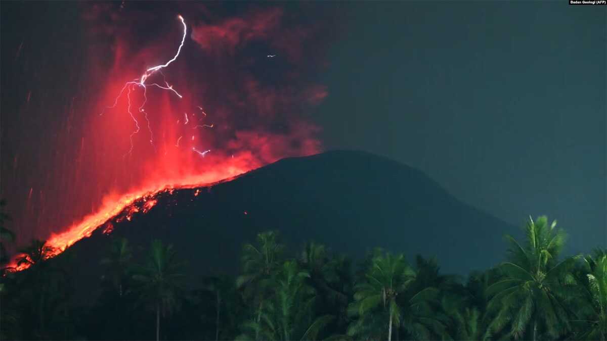 gunung ibu kembali meletus Gunung Ibu di Provinsi Maluku Utara. (Foto: Badan Geologi Indonesia/AFP)