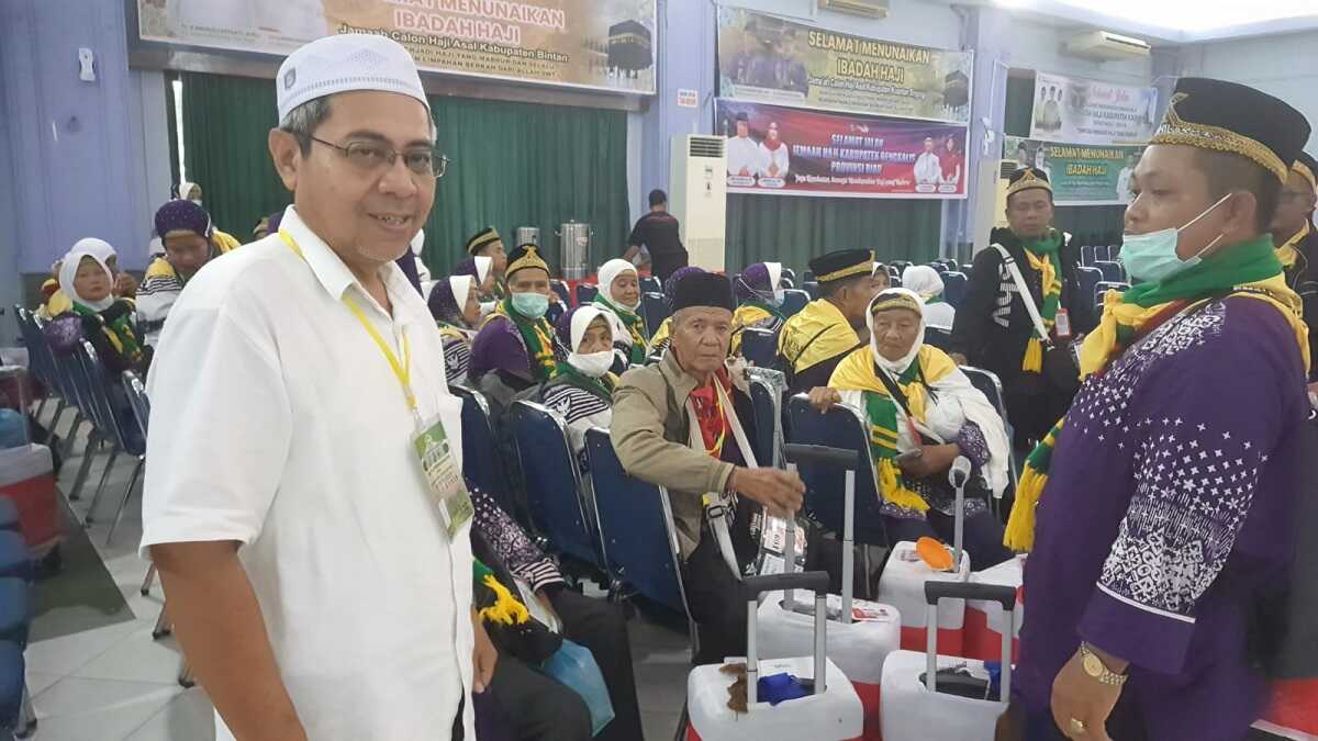 Jemaah Calon Haji Karimun bersiap untuk bertolak ke Makkah untuk menunaikan rangkaian rukun, syarat dan wajib haji. (foto: kankemenag karimun)