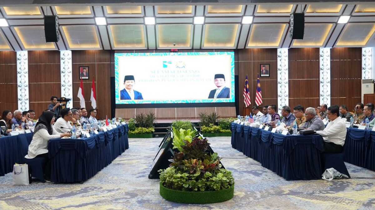 Pertemuan membahas kerja sama ekonomi antara Kepala BP Batam Muhammad Rudi dan jajaran dengan rombongan Menteri Besar Johor, Yang Amat Berhormat (YAB) Dato' Onn Hafiz Ghazi di Balairung Sari BP Batam, Sabtu (25/5/2024) pagi. (foto: humas bp batam)