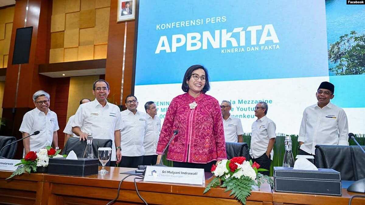 Menteri Keuangan Sri Mulyani Indrawati dalam konferensi pers, di Gedung Kemenkeu, Jakarta, Senin (27/5/2024). (Facebook/smindrawati)