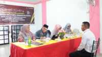 Ketua KPU Karimun Mardanus beserta anggota melaksanakan seleksi wawancara terhadap seorang calon anggota PPK di Kantor KPU Karimun, Sabtu (11/5/2024). (jurnalterkini.id/yogi)