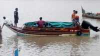 speed boat di Kuala tungkal dihantam gelombang Speedboat ditemukan nelayan tengah mengapung setelah dihantam gelombang di Perairan Desa Kuala Patah Parang, Kecamatan Sungai Batang, Kabupaten Indragiri Hilir (Inhil) Provinsi Riau, Kamis (16/5/2024) pagi. (jurnalterkini.id/abdullah)