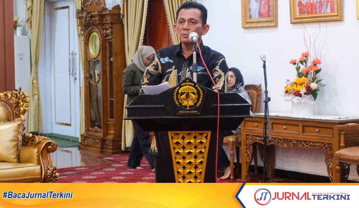 Gubernur Kepri Ansar Ahmad memberikan sambutan dalam acara temu ramah memperingati Hari Marwah Kepri di rumah dinas Bupati Karimun, Rabu (15/5/2024). (jurnalterkini.id/edy kencana)