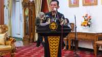Gubernur Kepri Ansar Ahmad memberikan sambutan dalam acara temu ramah memperingati Hari Marwah Kepri di rumah dinas Bupati Karimun, Rabu (15/5/2024). (jurnalterkini.id/edy kencana)