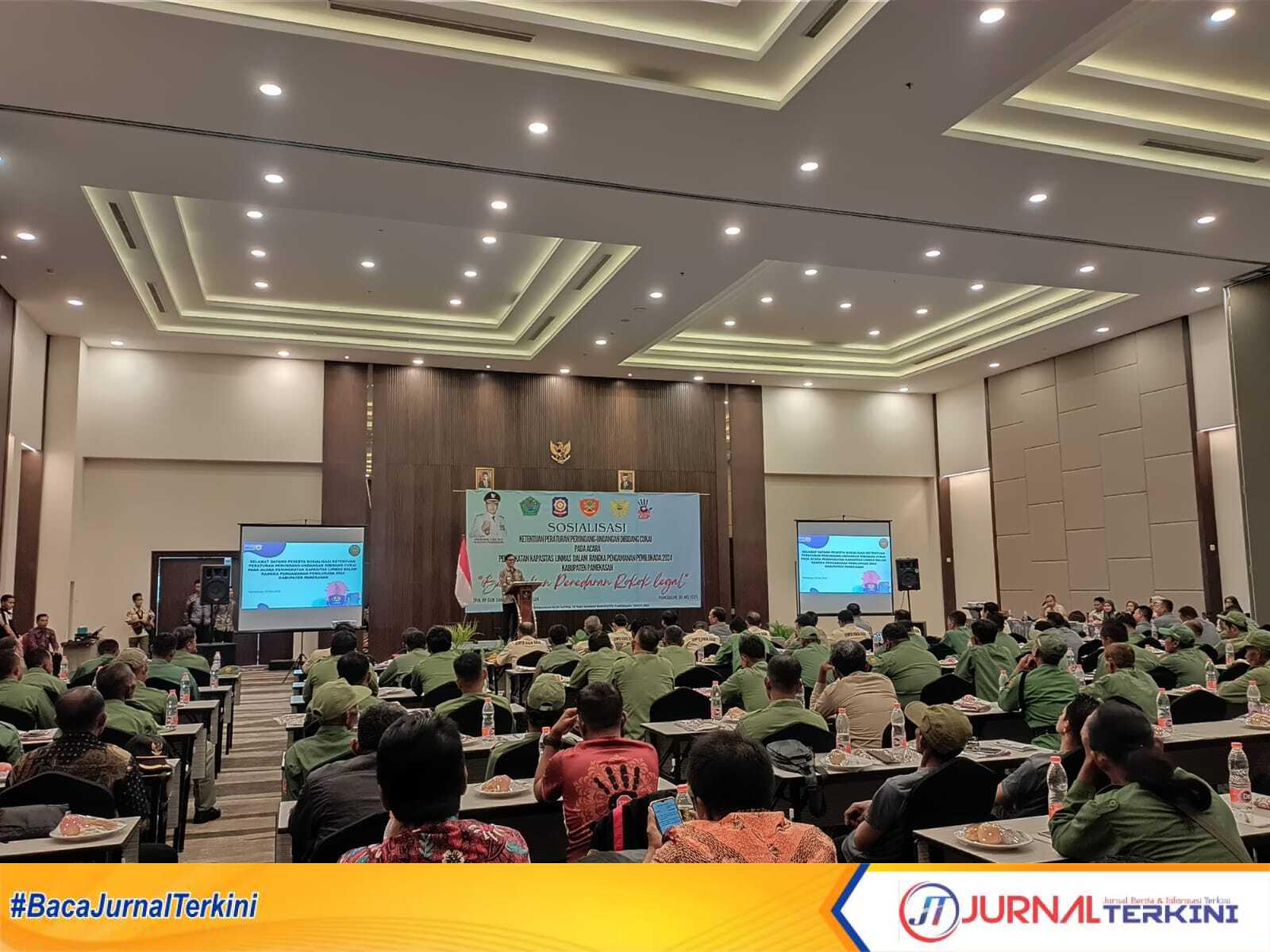 Pemerintah Kabupaten (Pemkab) Pamekasan melalui Satuan Polisi Pamong Praja dan Pemadam Kebakaran (Satpol PP dan Damkar) Pamekasan menggelar Sosialisasi Perundang-undangan Bidang Cukai di Hotel Azana. (jurnalterkini.id/fiki)