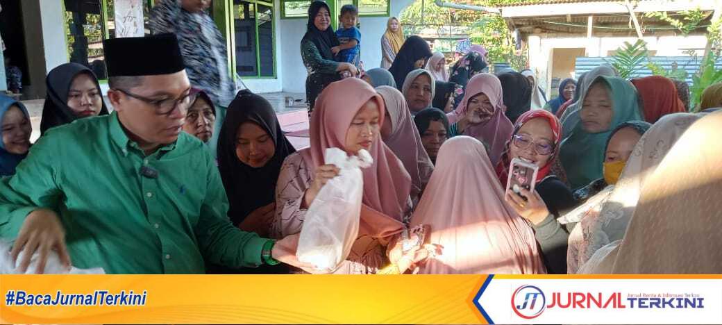 IMG-20240630-WA0046 Achmad Baidowi Distribusikan Bantuan Sembako kepada Warga di Pamekasan (jurnalterkini.id/fiki)