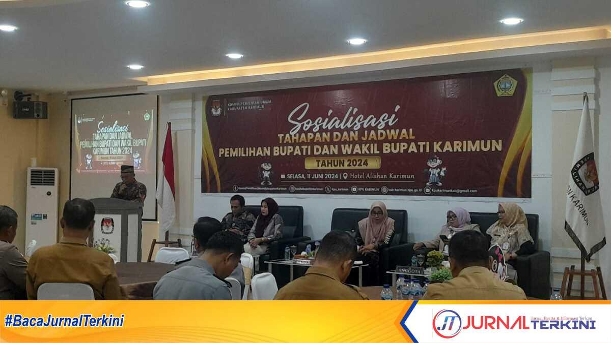 Ketua KPU Karimun membuka sosialisasi tahapan dan jadwal Pilkada 2024 di Hotel Alishan, Tanjung Balai Karimun, Selasa (11/6/2024). (jurnalterkini.id/yogi)