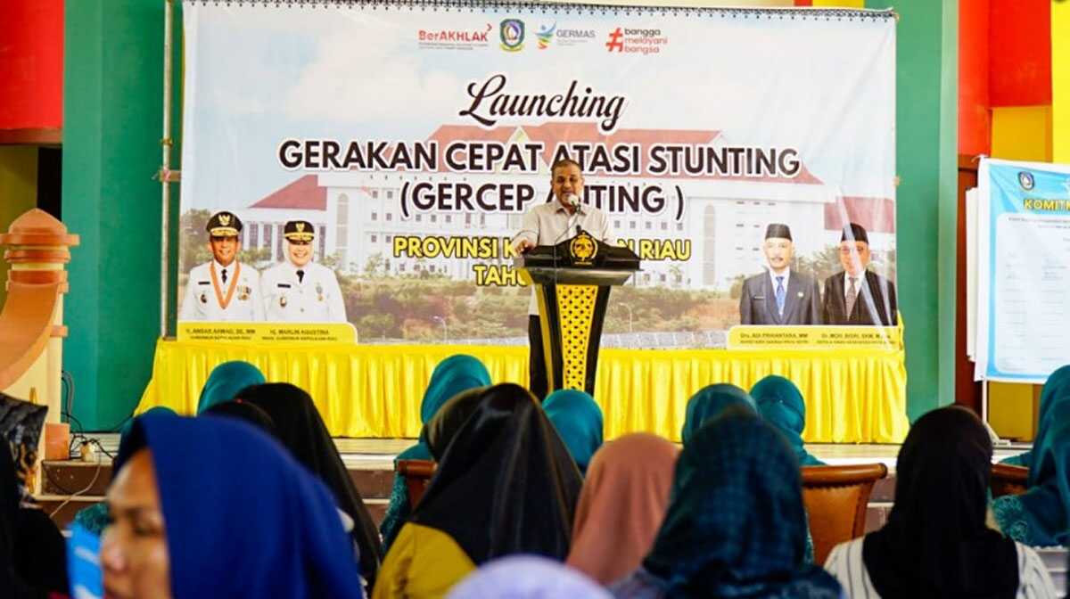 gerak cepat atasi stunting di karimun Bupati Karimun Aunur Rafiq dalam acara peluncurkan atau launching Gerakan Cepat Atasi Stunting di pendopo rumah dinasnya, Kamis (13/6/2024). (foto: prokopim karimun)